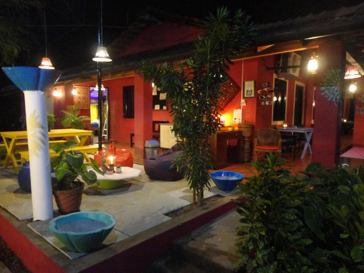 The Yuppi Hippi Female Hostel Анжуна Екстер'єр фото