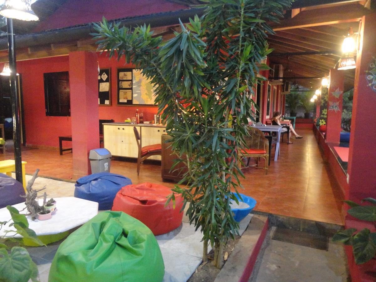 The Yuppi Hippi Female Hostel Анжуна Екстер'єр фото