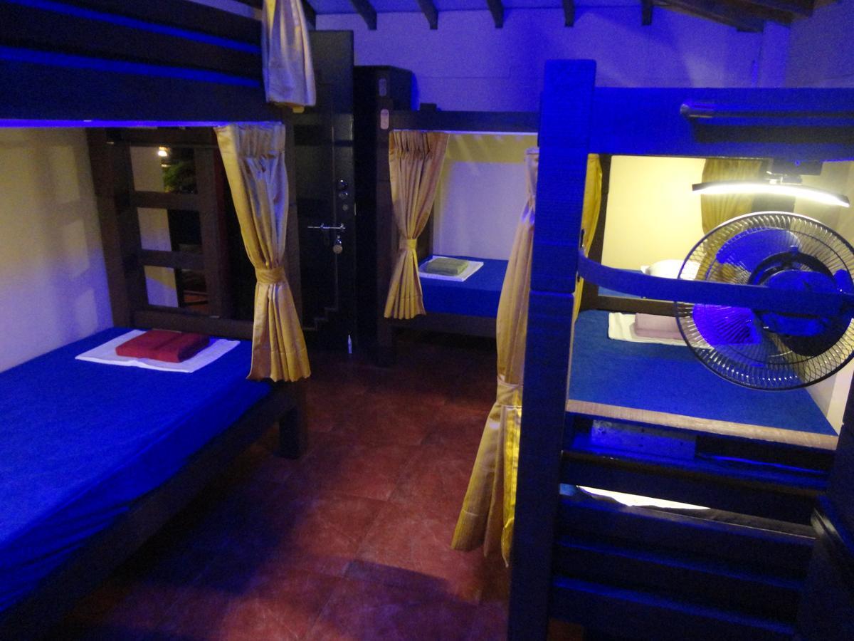 The Yuppi Hippi Female Hostel Анжуна Екстер'єр фото